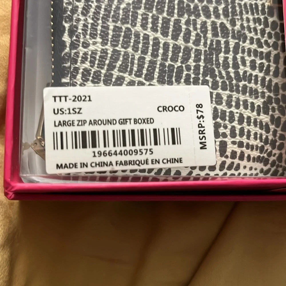 Trina Turk large zip wallet black and white NWT. - Picture 4 of 4